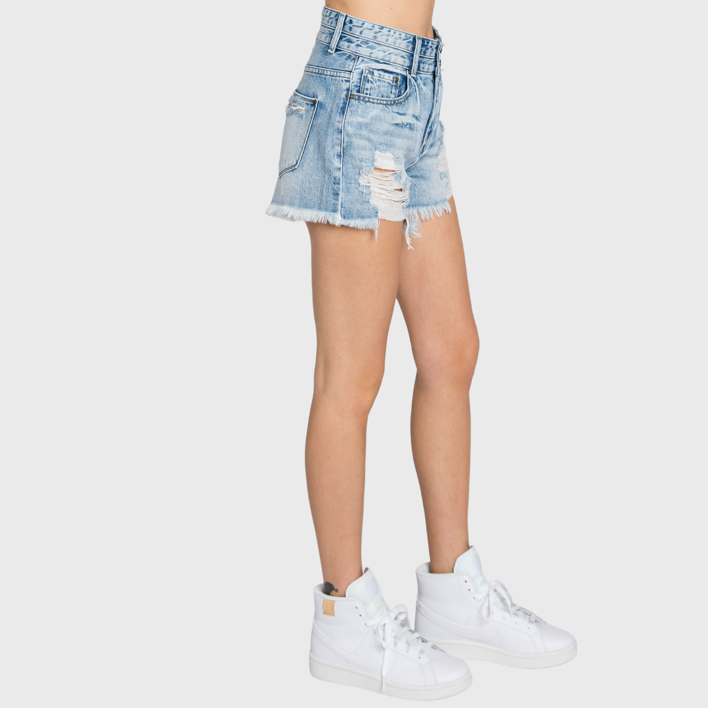 SUPER HIGH RISE RIGID PATCHED MOM SHORTS