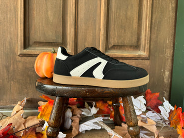 Retro Casual Lace Up Sneaker
