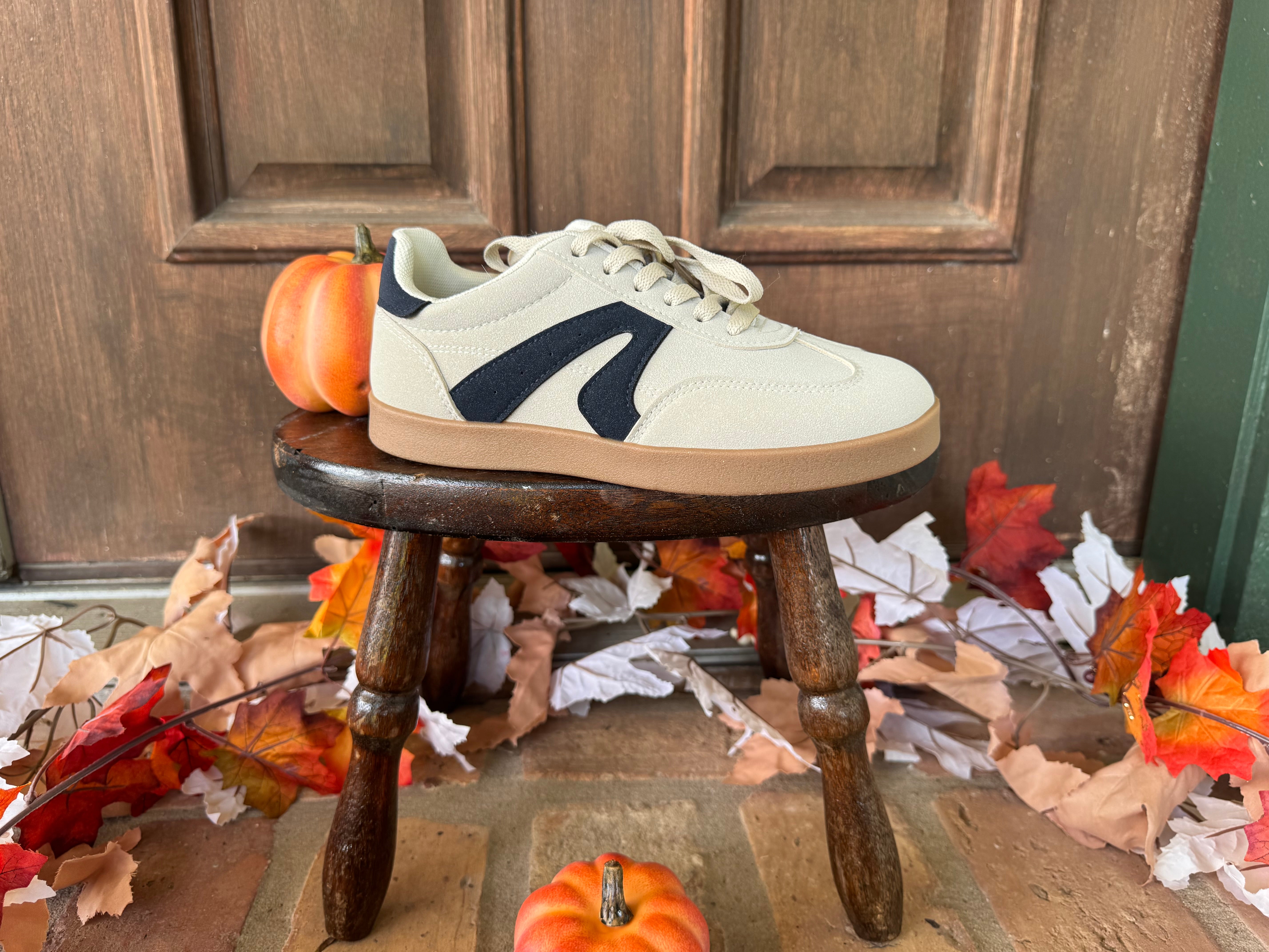 Retro Casual Lace Up Sneaker
