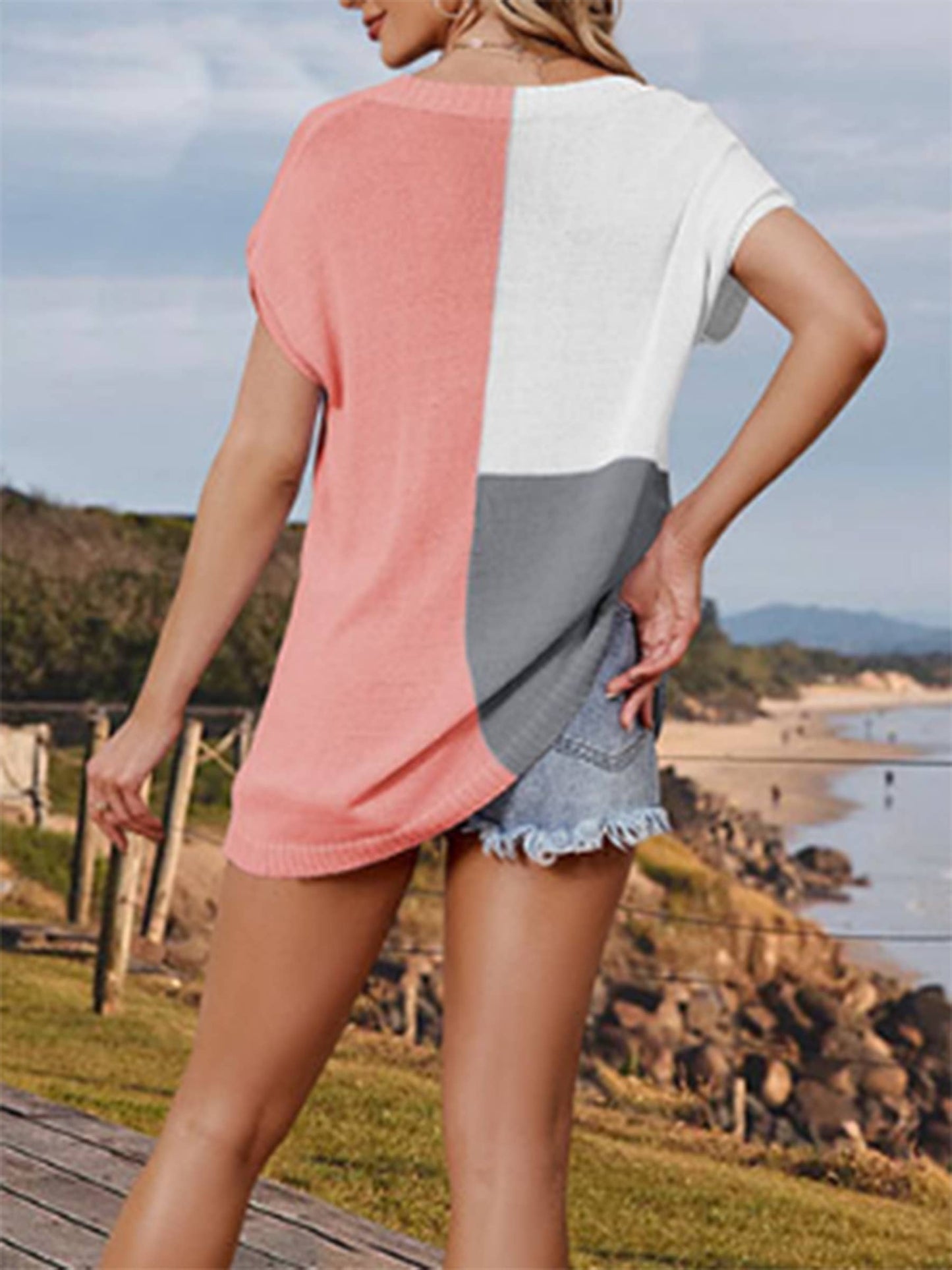 V-neck Color Blocking Hollow Short Sleeved Knitted Top